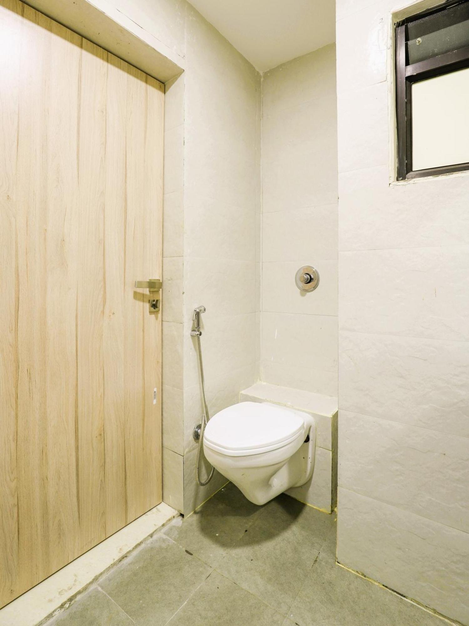 Stayguru Hotel Atithi Bhuj Bagian luar foto
